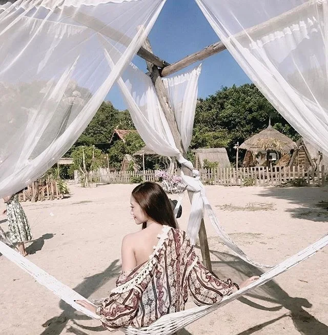 Có một “Maldives thu nhỏ của Việt Nam” tại Nha Trang đang khiến giới trẻ đứng ngồi không yên 15 Khu du lịch Sao Biển với lợi thế lưng dựa núi, mặt hướng biển, lại hoàn toàn riêng tư